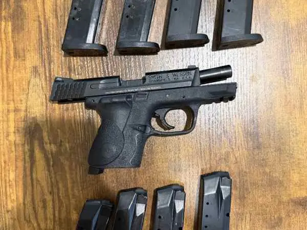 S&W 40c Crimson Trace Grips & 8 Mags