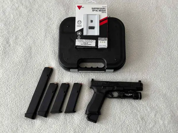 Glock 34 Gen 5 MOS w/ extras