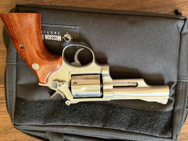 Smith & Wesson 686 deluxe