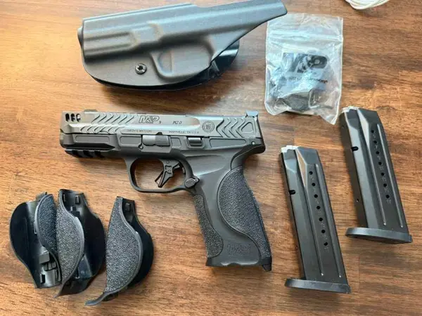 S&W PERFORMANCE CENTER® M&P®9 M2.0 METAL CARRY COM