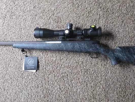 Weatherby Mark V Accumark .300 Win Mag — unfired,