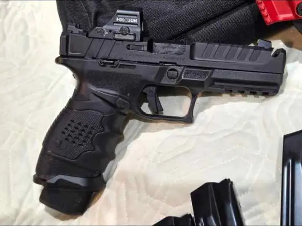 New Springfield Echelon Comp with extras