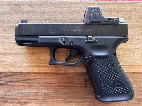 Glock 19