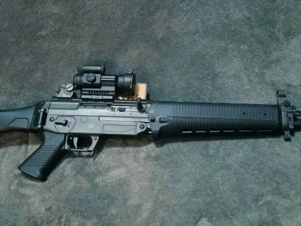 SIG 551A1 5.56 NATO w/ Aimpoint PRO - 2 Mags