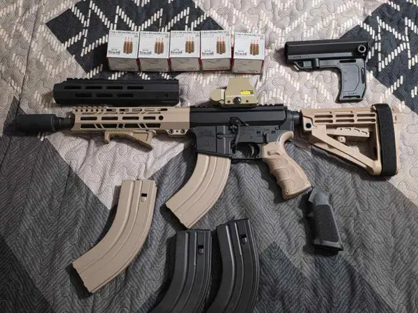AR-47 w/Extras