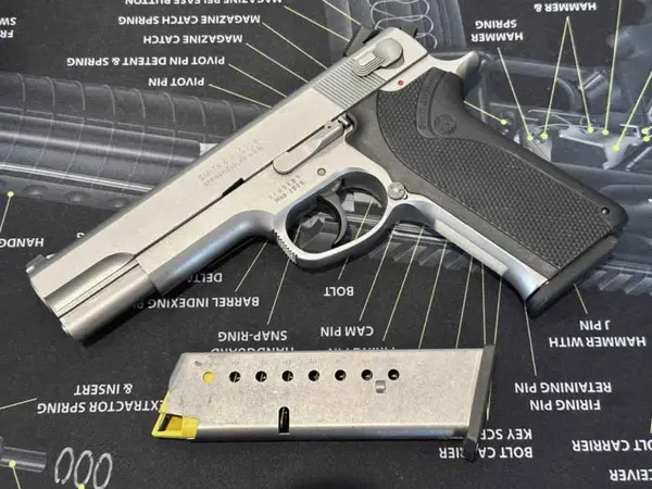 Mint S&W 1006 Stainless 10mm full size 2 mags