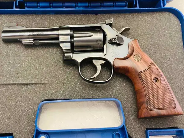Smith & Wesson model 48 22 mag