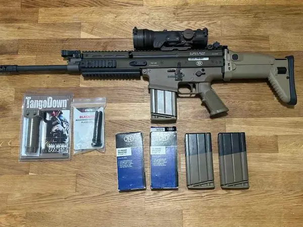 Belgium SCAR 17/Elcan/Extras