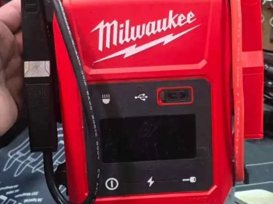 MILWAUKEE JUMPER and BATTERY ott for pistol