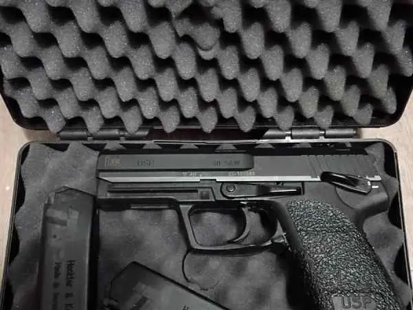 HK USP40 V1