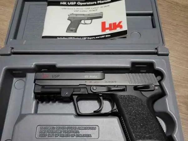 HK USP45 V1