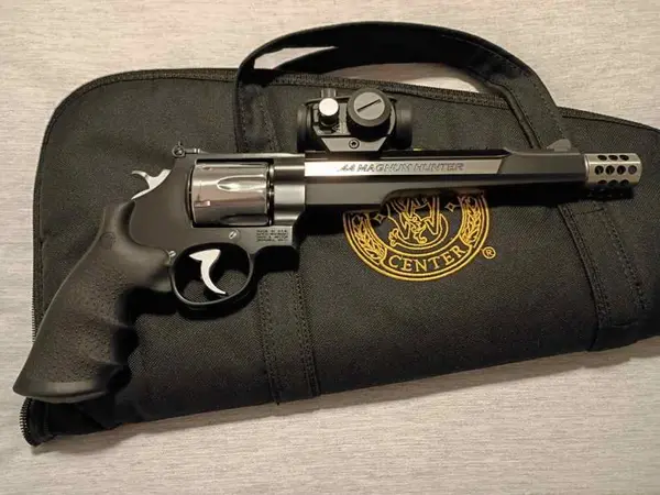Smith & Wesson Performance Center 44 magnum hunter