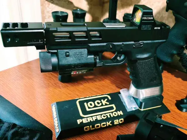 GLOCK 20 GEN 3 WITH TASTY MODIFICATIONS
