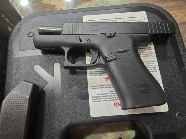 Glock 43x with alot of extras
