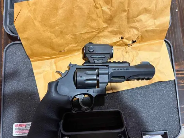 Smith & Wesson 327 TRR8 .357