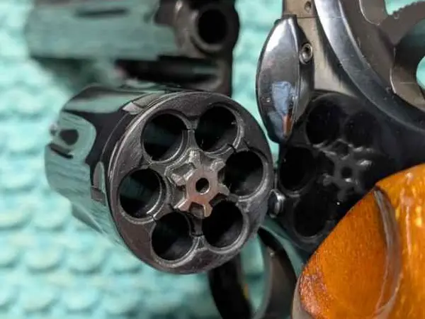 Dan Wesson Arms, Model 15-2 357 Magnum