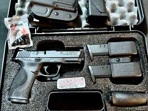 NEW SMITH & WESSON M&P 40S&W with Range package