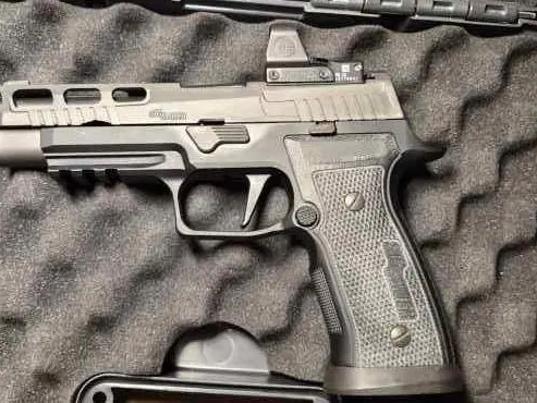 SIG 320 AXG PRO w Leupold Red Dot 6 mags