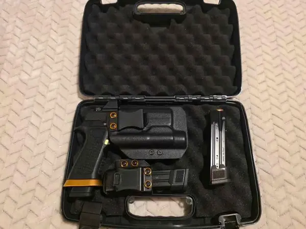 SIG X-Carry, IWB Holster, 3 21rnd mags, hard case