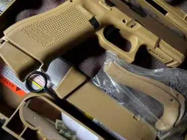 Glock 19X coyote tan
