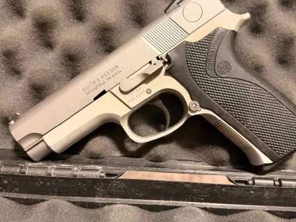 S&W 4043 40 cal