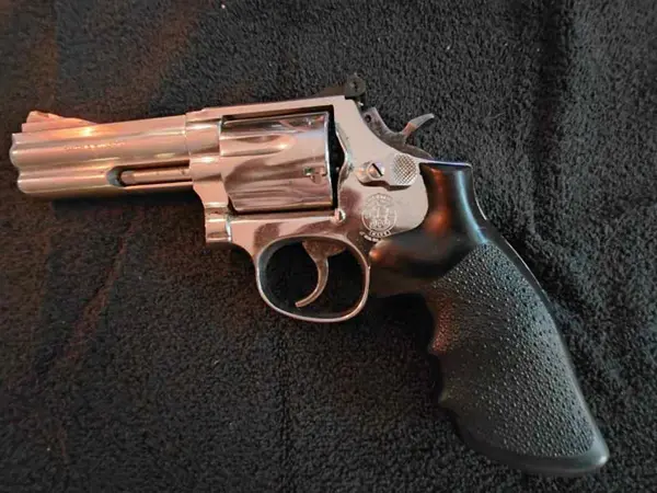 S&W . 357 Magnum 586 no dash factory nickel