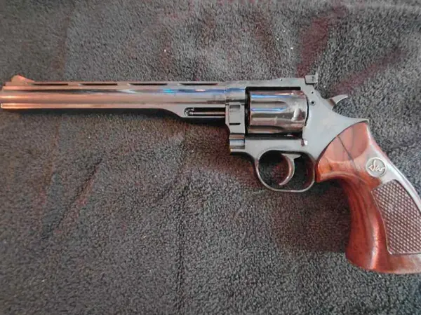 Dan Wesson . 357 15-2
