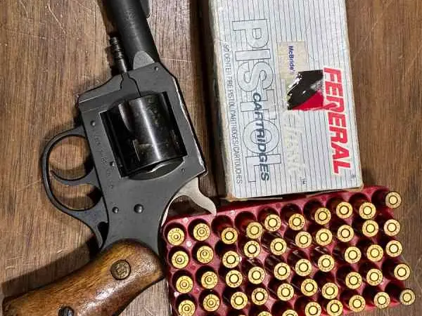 New England Firearms Revolver RZ3 in 32 H&R MAGNUM