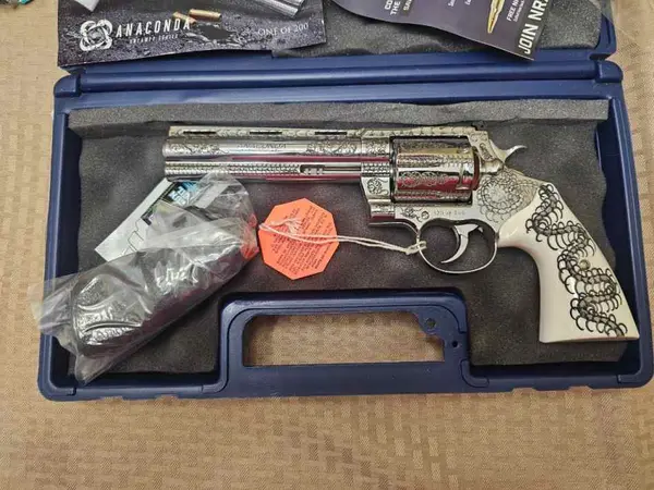 Colt Anaconda 44 Mag Snake Revolver SK "Untamed