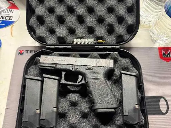 Glock 23 Gen3 with 4 magazines