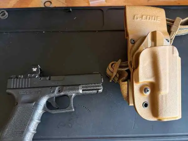 Glock 19 Gen 4 w/ optic and drop leg