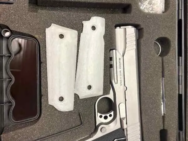 Taurus PT 1911 45 acp AR