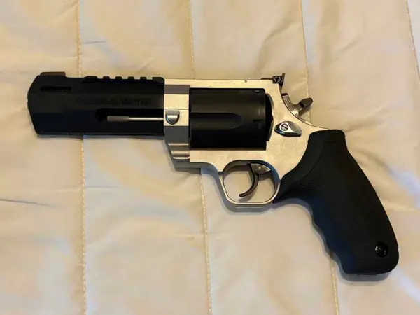 Taurus Raging Hunter