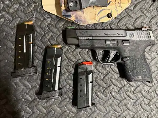 S&W Shield plus Performance Center 4”