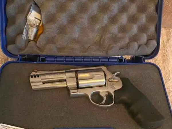 S&W 500 4 Inch stainless/silver