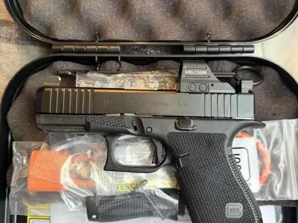 WTS LNIB Gen 6 Glock 19 + optic/sights