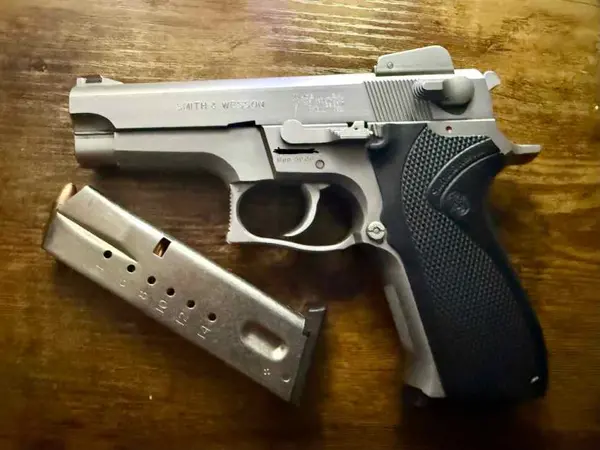 S&W 5906 9mm