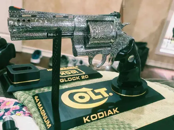 COLT KODIAK 44 MAGNUM - FULLY ENGRAVED