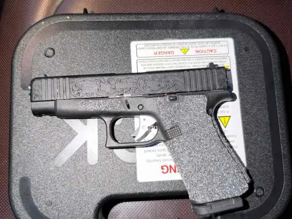 Glock 48 Engraved (non mos)