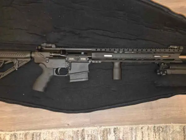 Diamondback DB10 .308. Comes with 5 mags.