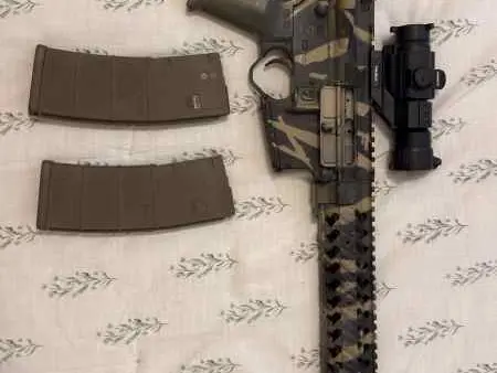 AR15 with mags and optic