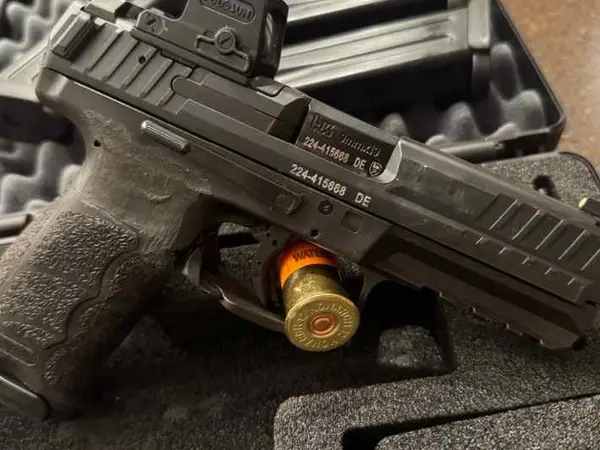 HK VP9 with Holosun EPS CARRY