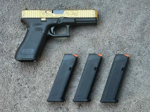 Glock G17 Gen 5 V, English Scroll, 24 Karat Gold