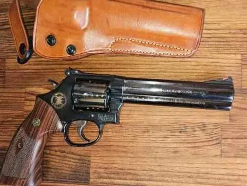 S&W 357 - NRA edition 586 Revolver