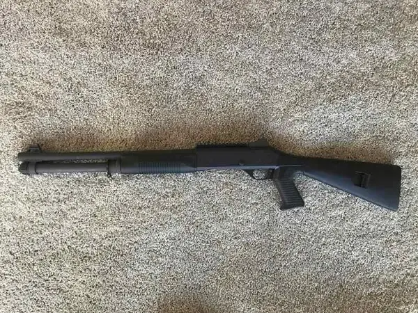 Benelli M4 shotgun w/ 325 rds of 00 buck