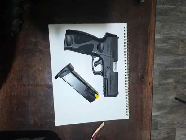 Tuarus G3 full-sized 9mm w/ 2 17rnd mags - ike new