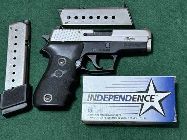 Sig Sauer P220 Carry Two-tone - .45 cal.