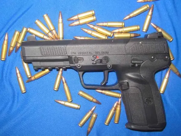 Wanting to buy a nice Glock or fn send me pictures