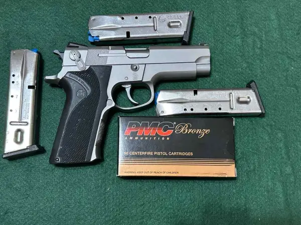Smith & Wesson 4006 - .40 cal.