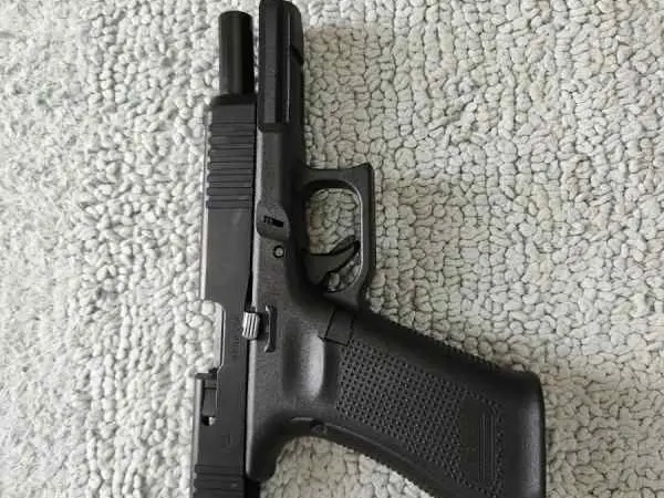 Glock 17 gen 5 with box and mags